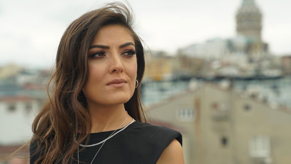 Pınar Dikmen, 'Arka Mahalle'yi seslendirdi...