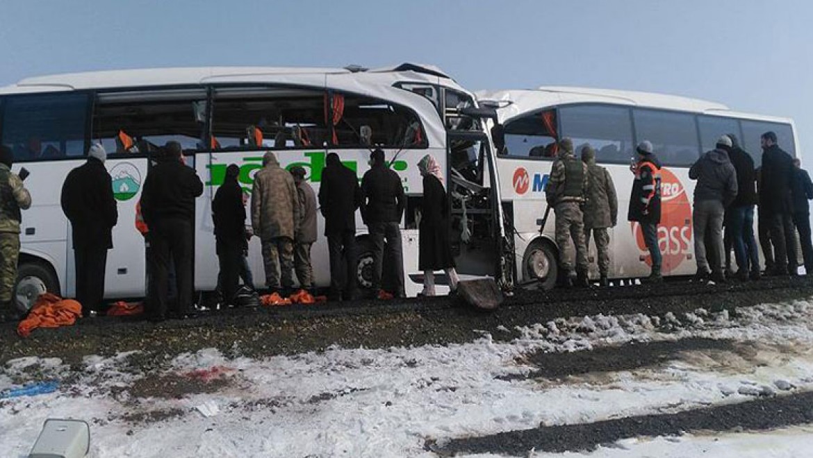 Iğdır'da iki yolcu otobüsü çarpıştı: 6 ölü 20 yaralı