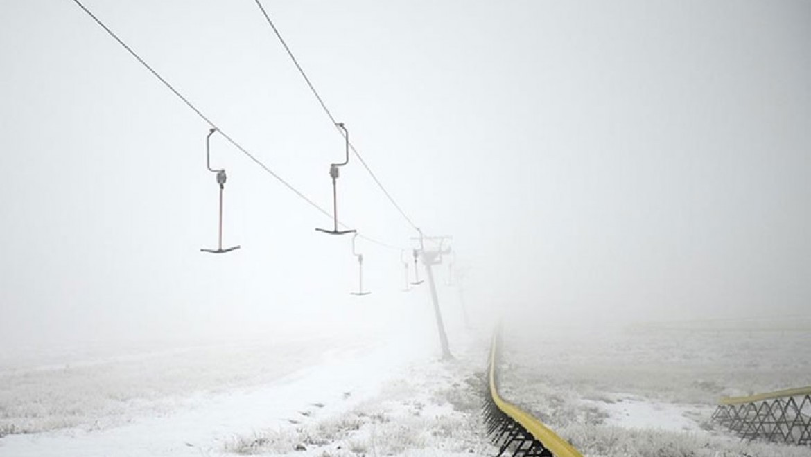 Metrelerce karla özdeşleşen Ovacık ve Ağrı'daki kayak merkezleri sezonu açamadı