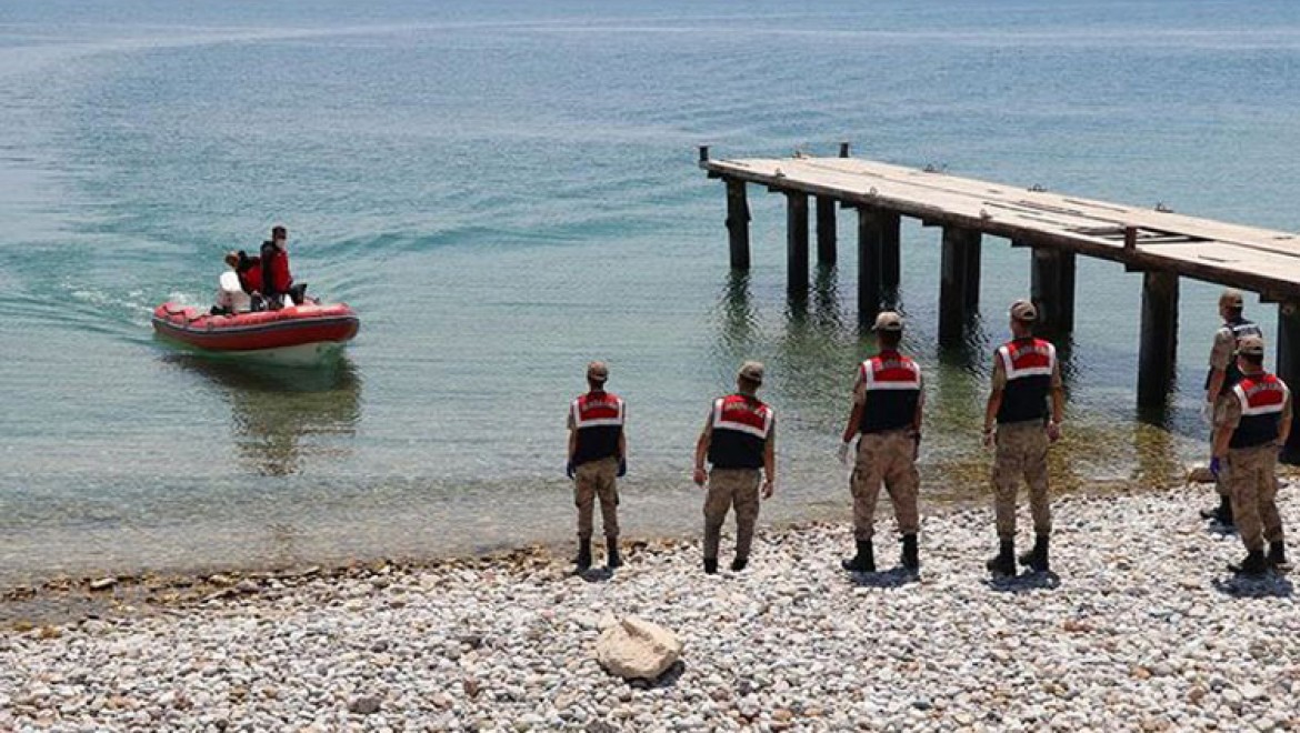 Van Gölü'nde teknenin batması sonucu kaybolan 2 kişinin daha cesedi bulundu