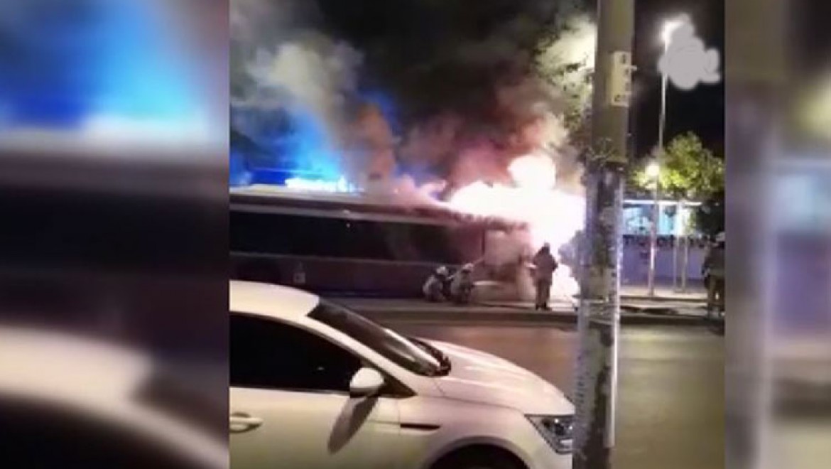 İstanbul'da park halindeki halk otobüsü yandı