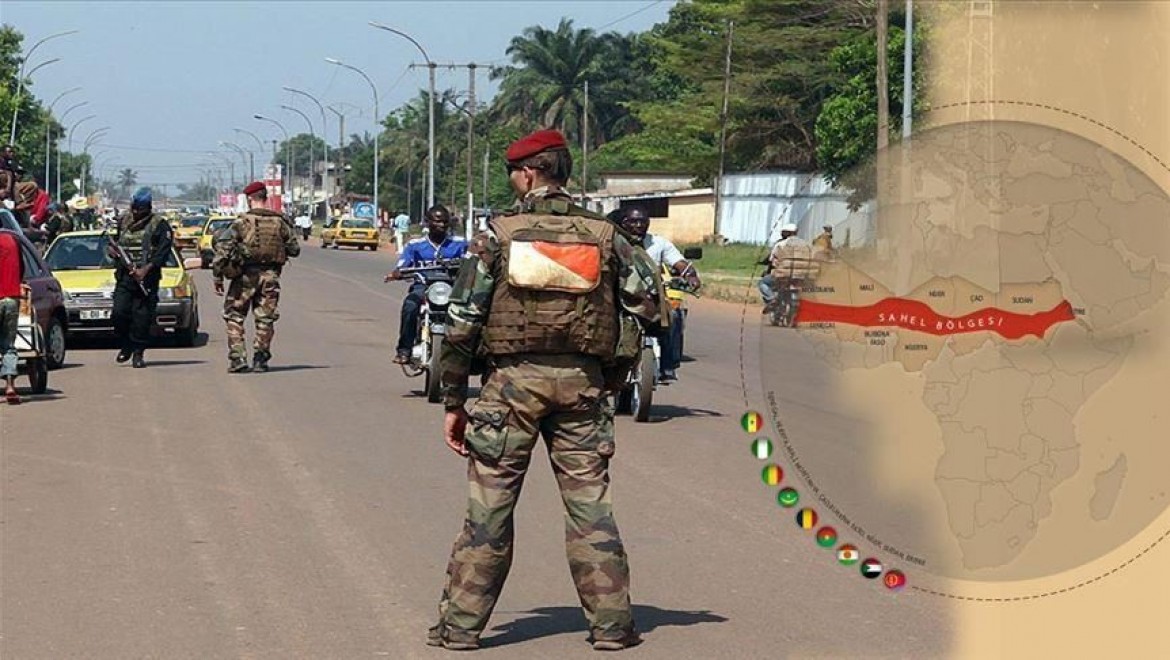 Fransa Batı Afrika'daki askeri operasyonlarını artırıyor