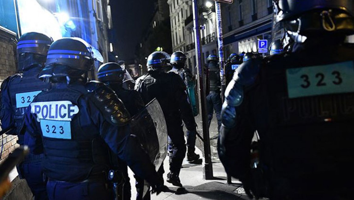 Fransa'da Ermeni eylemcileri protesto eden Türklere polis müdahalesi