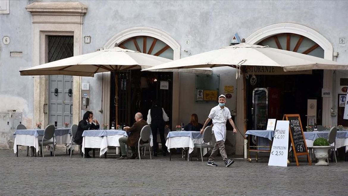 İtalya'da sosyal mesafeyi 'sivil yardımcılar' denetleyecek