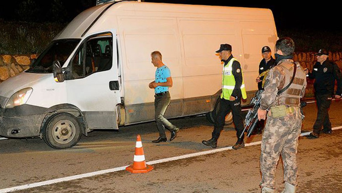 Türk Interpol'ü Sarar çiftini gasp edenlerin yakalanması için devrede