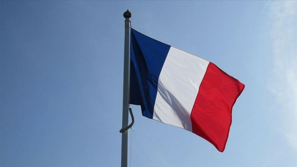 Fransız siyasetçi Rousseau: Fransa'da tesettür mayosundan bahsedilmeden Müslüman kadın konuşulmuyor