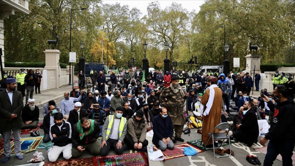 Fransa ve Macron Londra'da protesto edildi