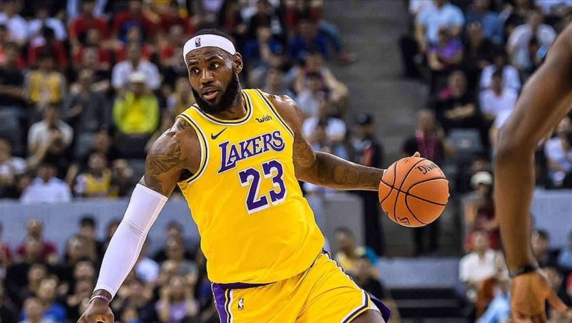 Lakers yıldız oyuncuları LeBron James ve Anthony Davis ile sözleşme yeniledi