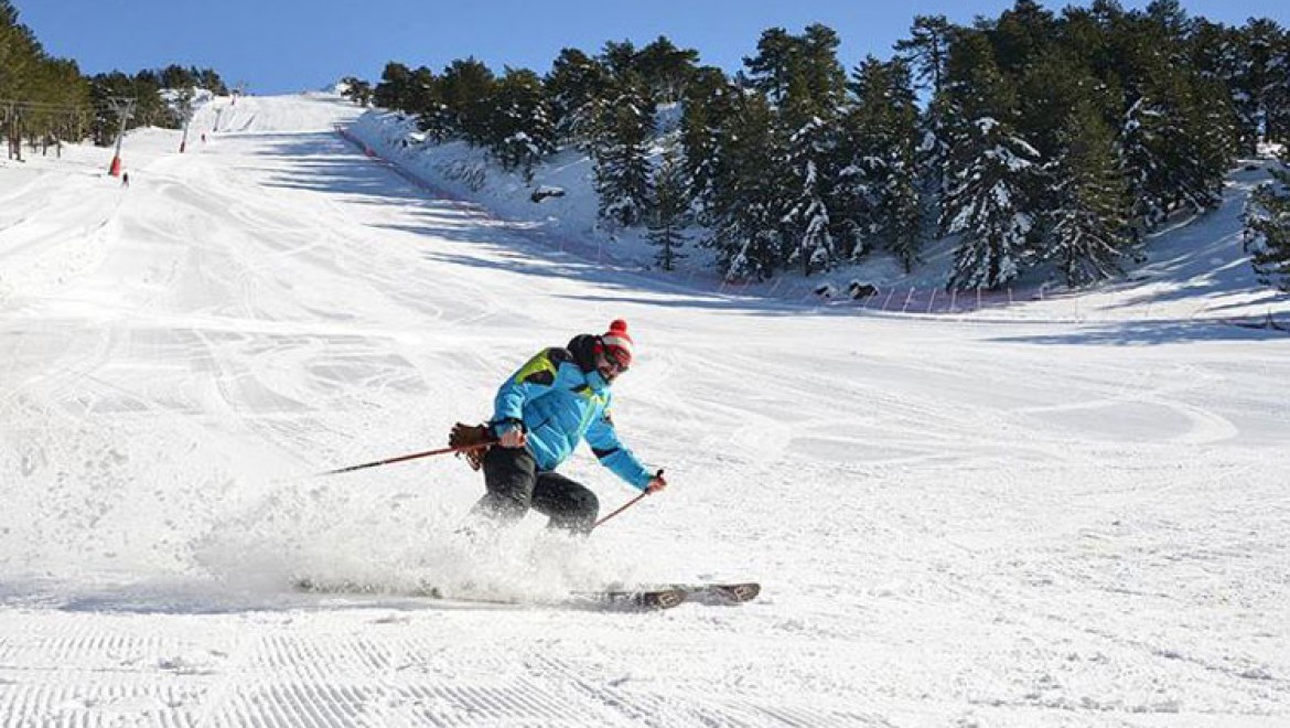 Murat Dağı'ndaki pistler kayak tutkunlarını bekliyor