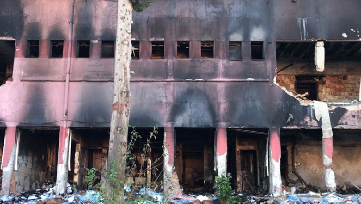 Adana'da yanan eski hastane binasında inceleme başlatıldı