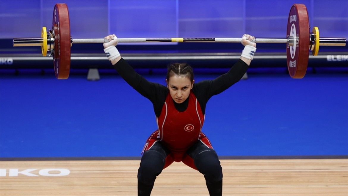 Milli halterci Şaziye Erdoğan, dünya şampiyonasında 1 gümüş 2 bronz madalya kazandı