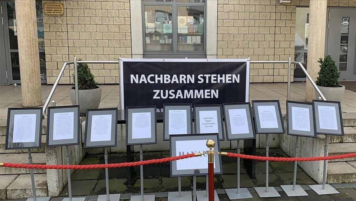 Hanau'daki ırkçı terör saldırısının kurbanları Duisburg'da anıldı