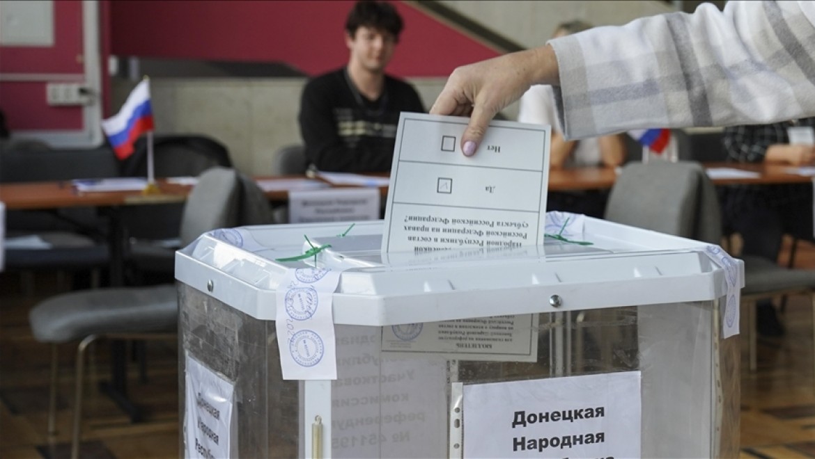 Ukrayna'daki ayrılıkçı yönetimlerin düzenlediği referandumlarda "Rusya'ya katılma" kararı çıktı