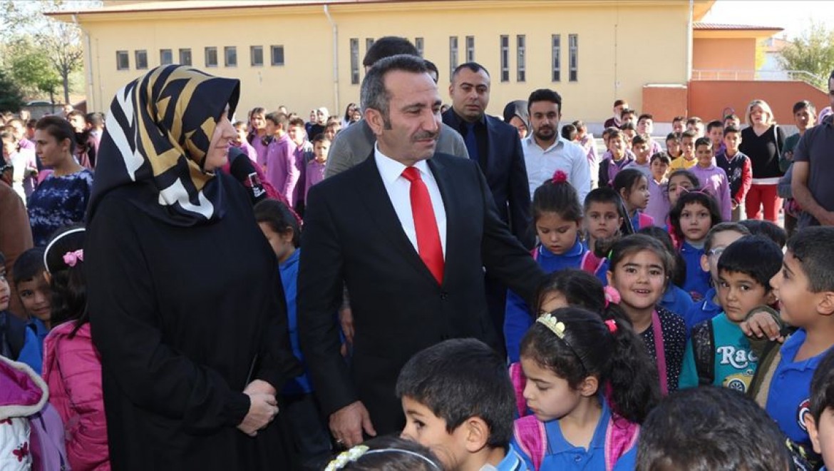 Aksaray Valisi Mantı'dan Mehmetçik İlkokuluna ziyaret