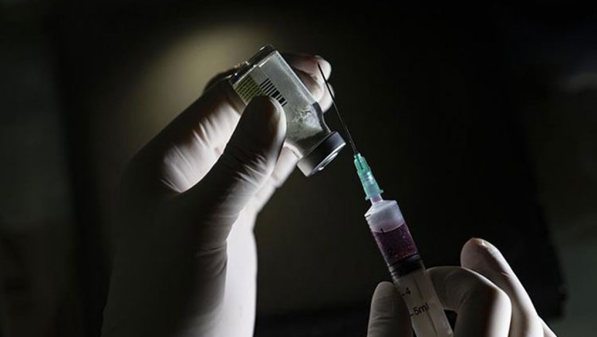AB Kovid-19 aşısı için yeni sözleşme imzaladı