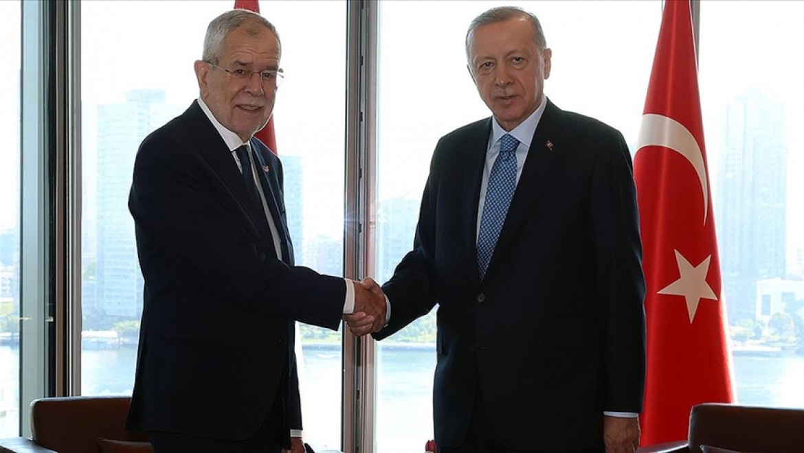 Cumhurbaşkanı Erdoğan Avusturya Cumhurbaşkanı Van der Bellen ile bir araya geldi