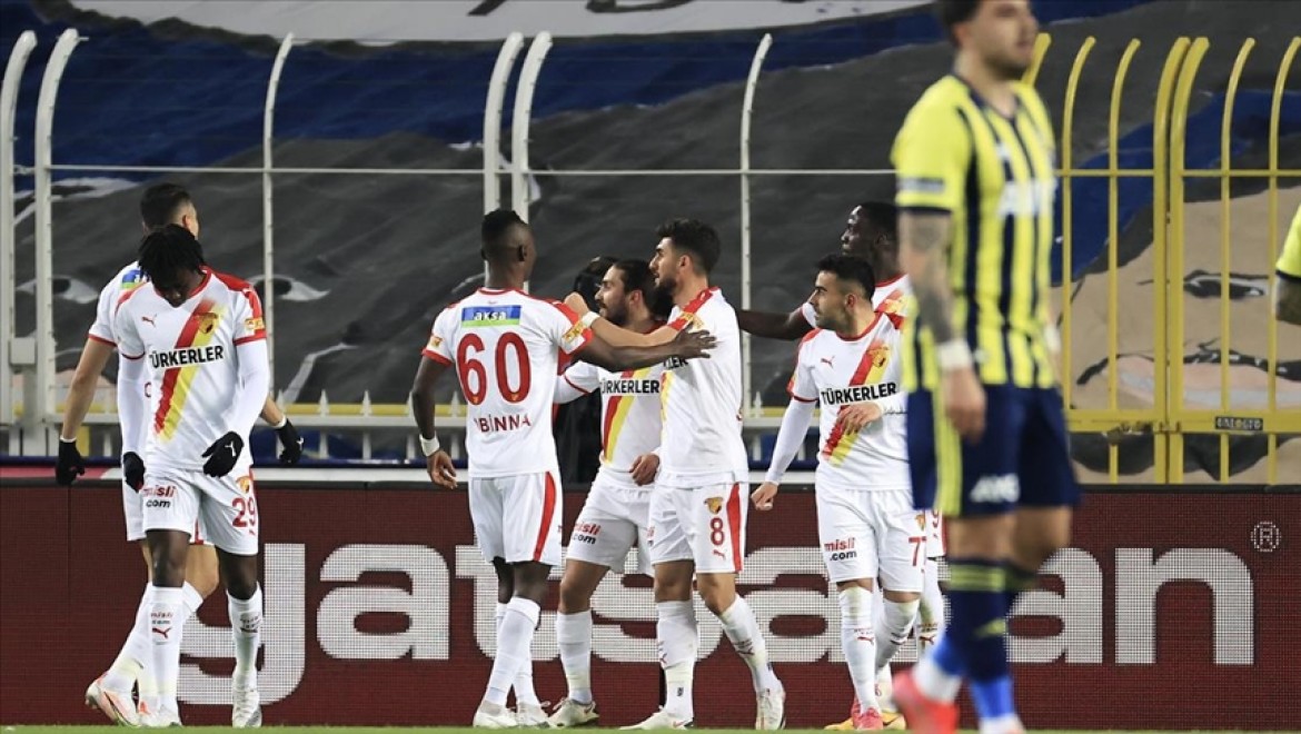 Fenerbahçe evinde Göztepe'ye mağlup oldu
