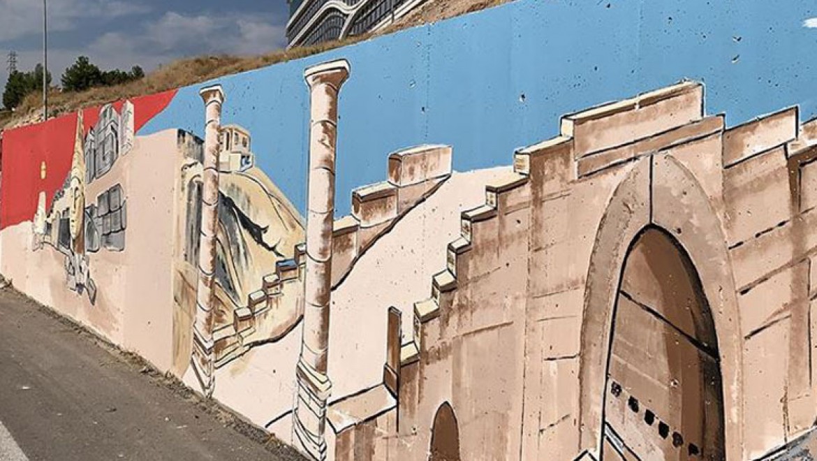 Adıyaman'ın tarihi yerlerini duvarlara resmederek kente güzellik katıyor