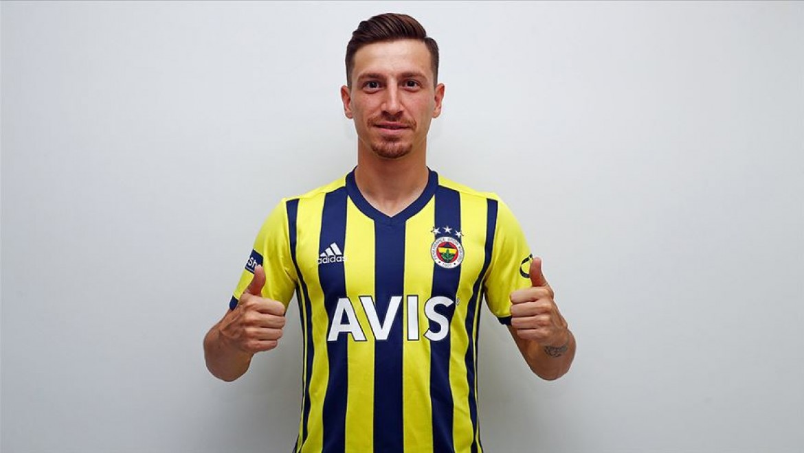 Fenerbahçe Mert Hakan Yandaş ile 4 yıllık sözleşme imzaladı