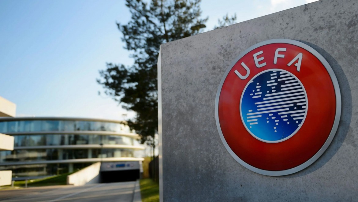 UEFA, Fenerbarhçe'ye verdiği maç cezasını erteledi