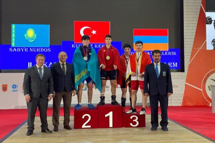 Milli halterci Kerem Kurnaz, dünya şampiyonu oldu