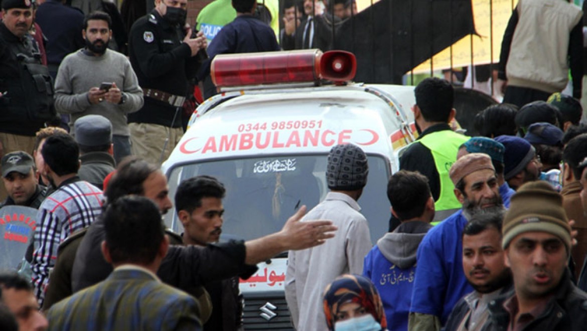 Pakistan'da camiye intihar saldırısı