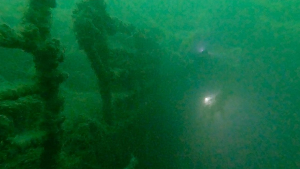 Kocaeli'de su altındaki 'emektar vapur' müsilajla kaplandı