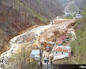 Trabzon'da heyelan sonucu 5 bina toprak altında kaldı