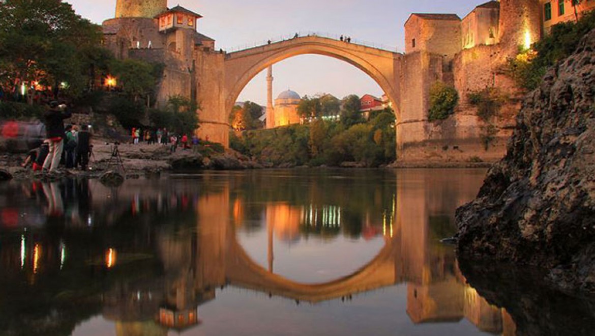 Mostar Köprüsü medeniyetleri birleştirmeye devam ediyor