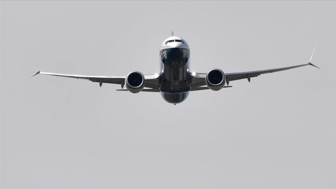 Rusya'da Boeing Yolcu Uçağı Acil İniş Yaptı