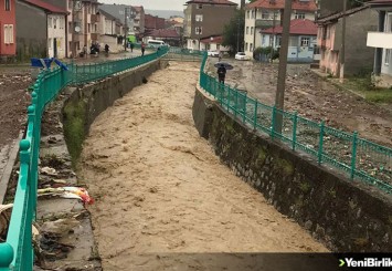 Samsun'da sel dolayısıyla bazı vatandaşlar evlerinden tahliye edildi