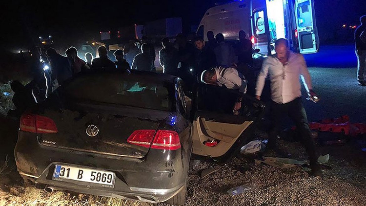 Van'da 3 aracın karıştığı kazada 10 kişi yaralandı