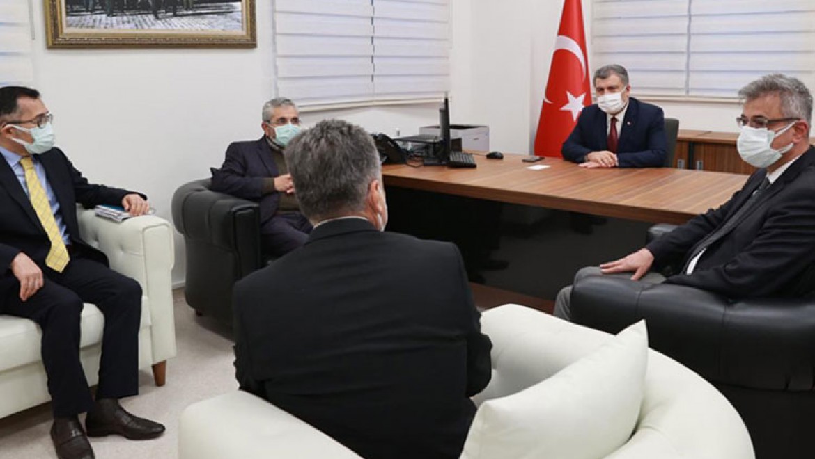 Sağlık Bakanı Fahrettin Koca İstanbul'da acil durum hastanelerini ziyaret etti
