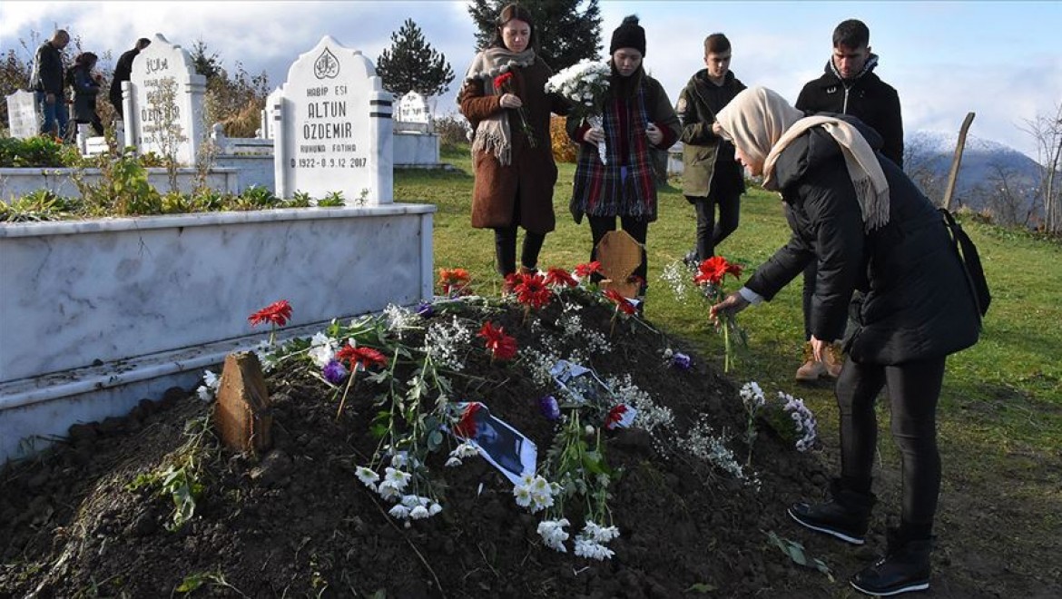 Ceren Özdemir'i doğum gününde sevenleri mezarını ziyaret etti