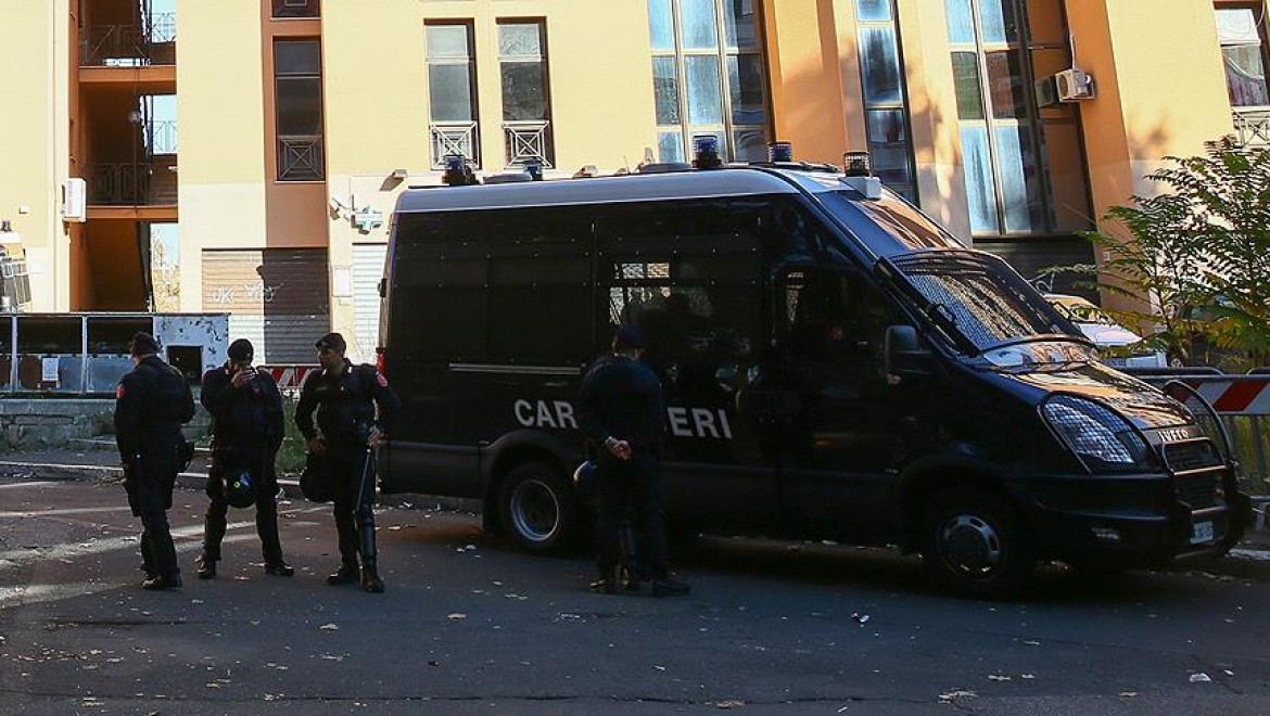 İtalya'da Lig Partisi Binası Önünde Bomba Patladı