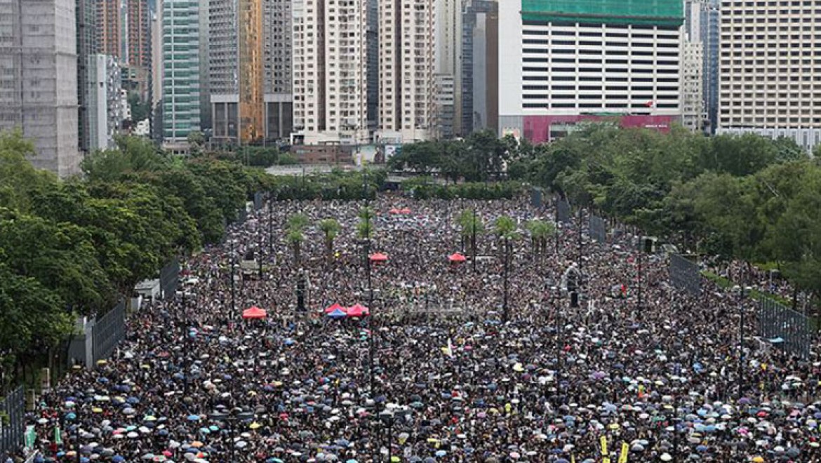 Hong Kong'daki gösteriler devam ediyor