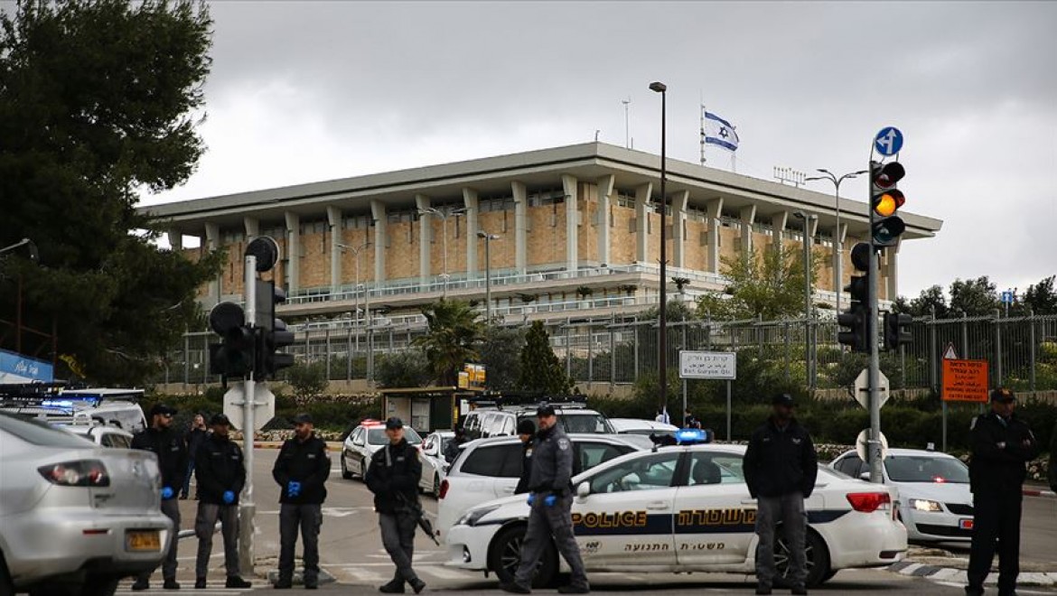 İsrail Meclisi Kovid-19 nedeniyle tüm oturumlarını askıya aldı