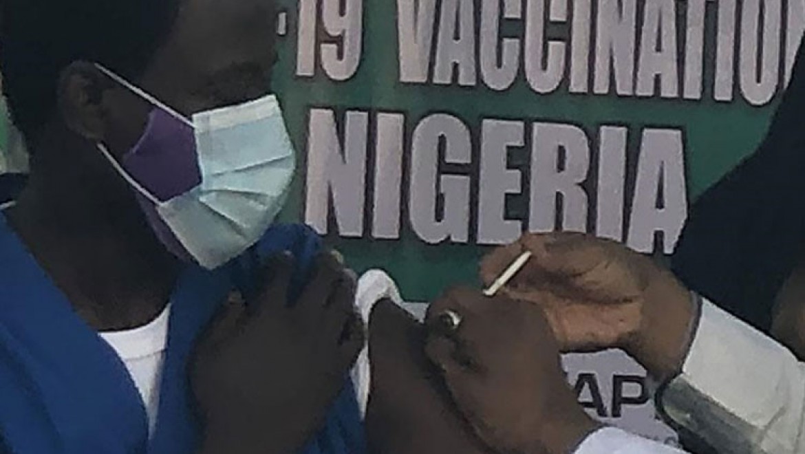 Nijerya'da kamu çalışanlarına Kovid-19 aşısı zorunluluğu getiriliyor
