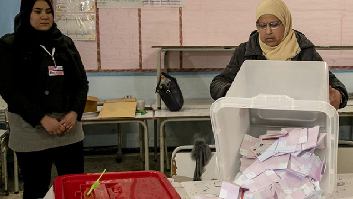 Tunus'ta erken genel seçimlerin ikinci turuna katılım yüzde 11,4 oranında gerçekleşti
