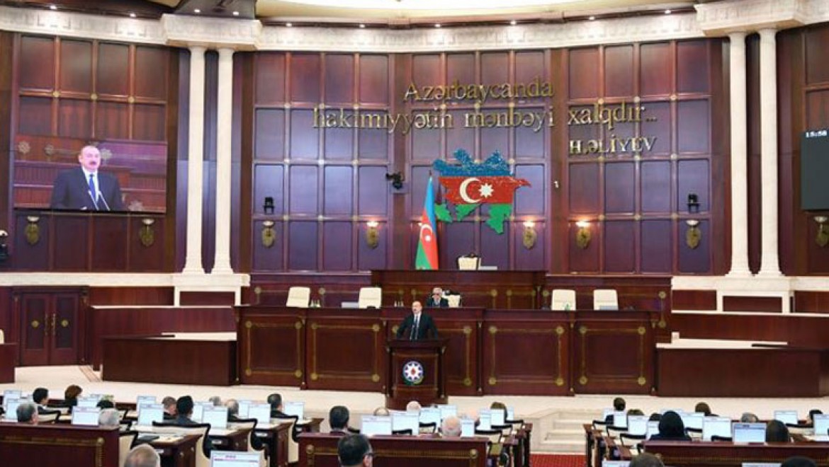 Azerbaycan Milli Meclisi, ülkenin bazı şehir ve bölgelerinde savaş hali ilan etti