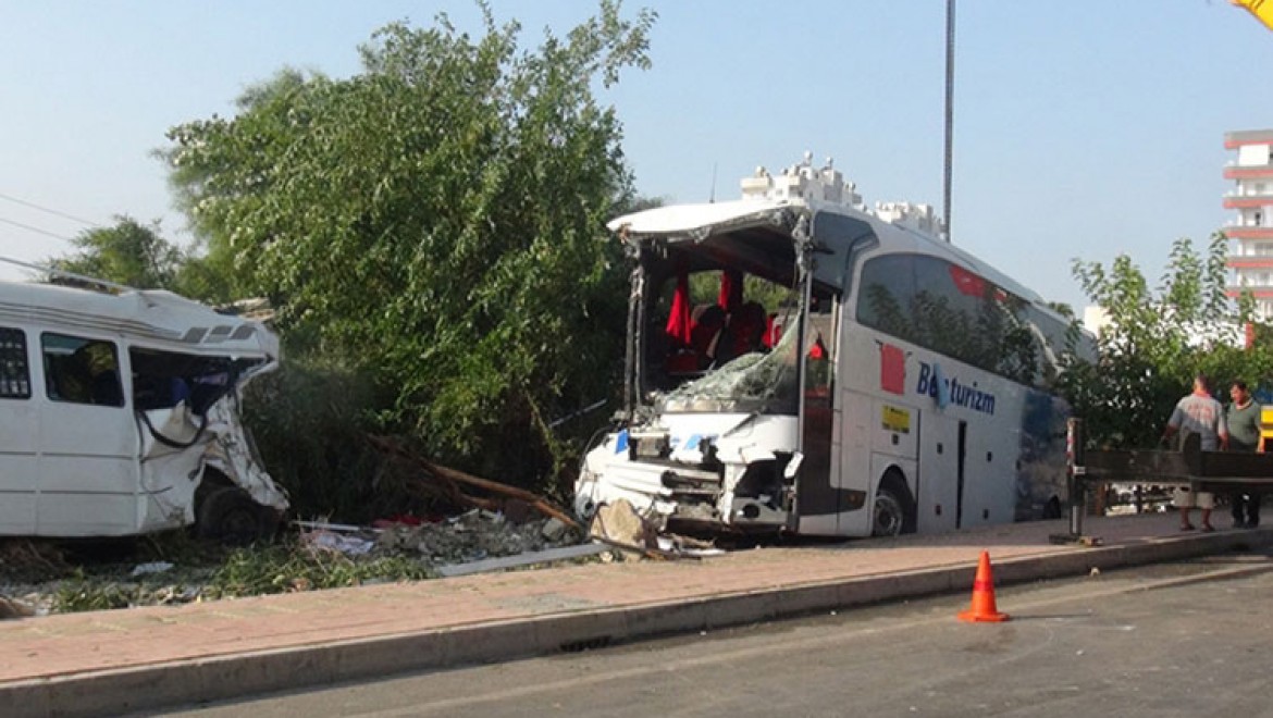 Mersin'de yolcu otobüsü devrildi
