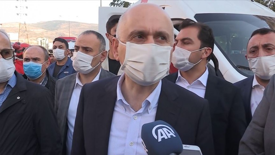 Bakan Karaismailoğlu, Yılmaz Erbek Apartmanı enkazında incelemelerde bulundu