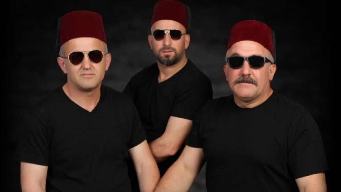 Rize'de yaşayan 3 kafadar yabancı şarkıya yaptıkları Lazca ile sosyal medyada gündem oldu