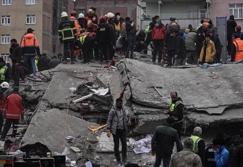 Sağlık Bakanı Koca, Kahramanmaraş merkezli depremlerde 1651 vatandaşın hayatını kaybettiğini bildirdi
