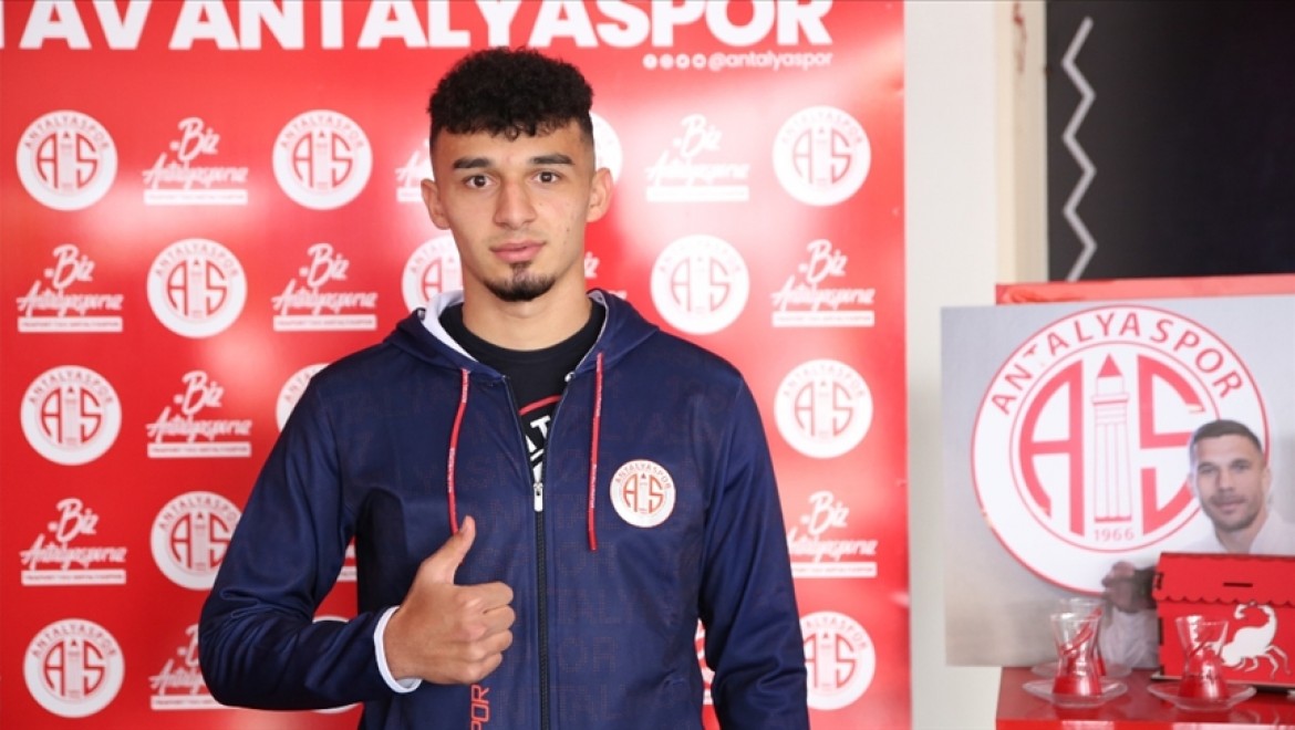 Antalyasporlu futbolcu Bayrakdar: Ay-yıldızlı forma için çalışıyorum