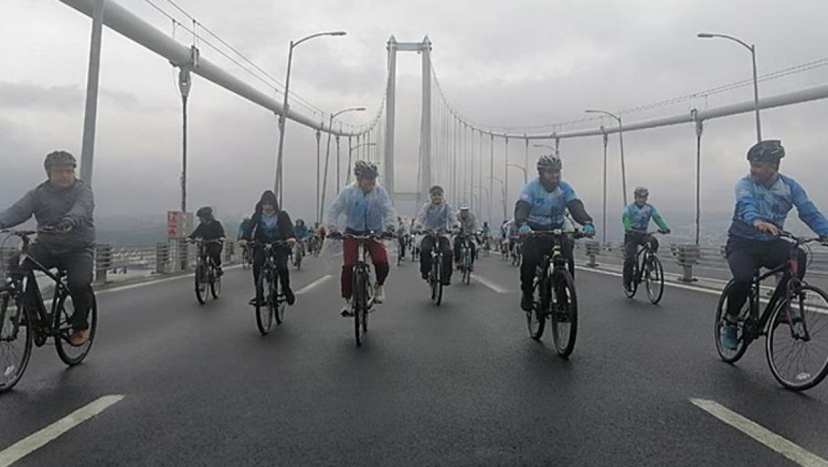 İklim değişikliğine dikkati çekmek için Osmangazi Köprüsü'nde pedal çevirdiler