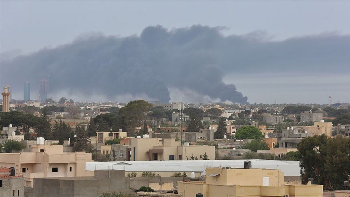 Libya'da Hafter milisleri bayram sabahında başkenti bombaladı