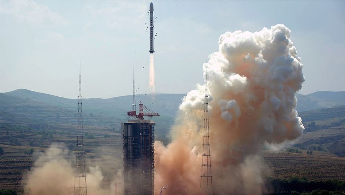 Çin Mars keşif uydusu ve gezginci aracını uzaya fırlattı