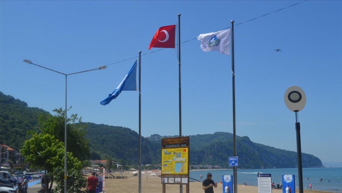 Bartın'ın İnkumu sahiline 'mavi bayrak' yerleştirildi