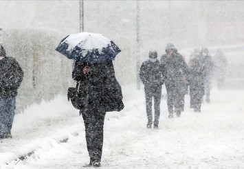 İstanbul'da kar nedeniyle bugün kamu kurum ve kuruluşlarında mesai 15.30'da bitecek